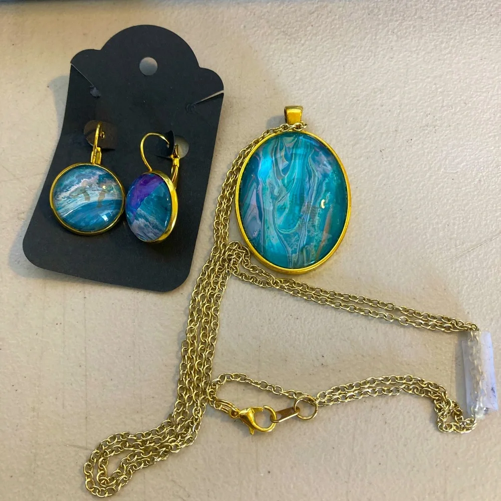 Handmade Pendant on 16” chain w/ matching earrings - Picture 1 of 9